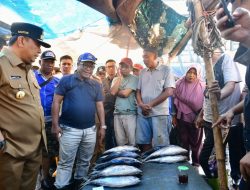 Bahtiar Baharuddin-Danny Pomanto Pastikan Harga Ikan Stabil